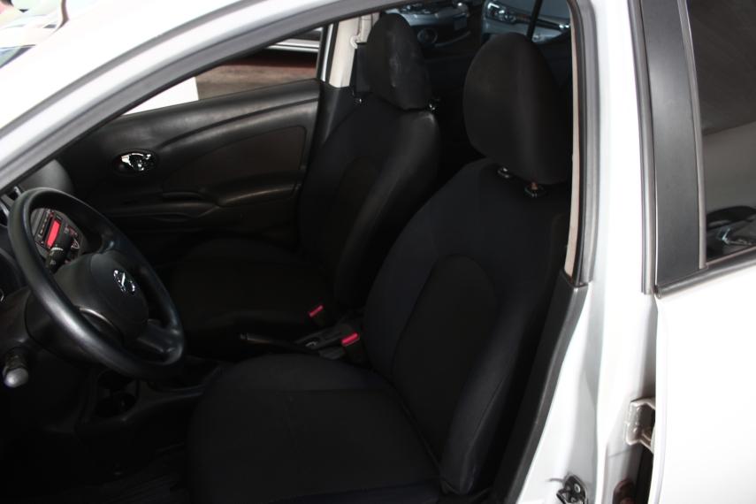 NISSAN Versa Sedan - Foto