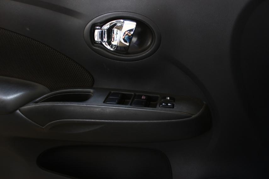 NISSAN Versa Sedan - Foto