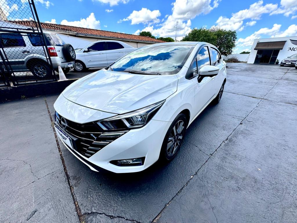 NISSAN Versa Sedan - Foto