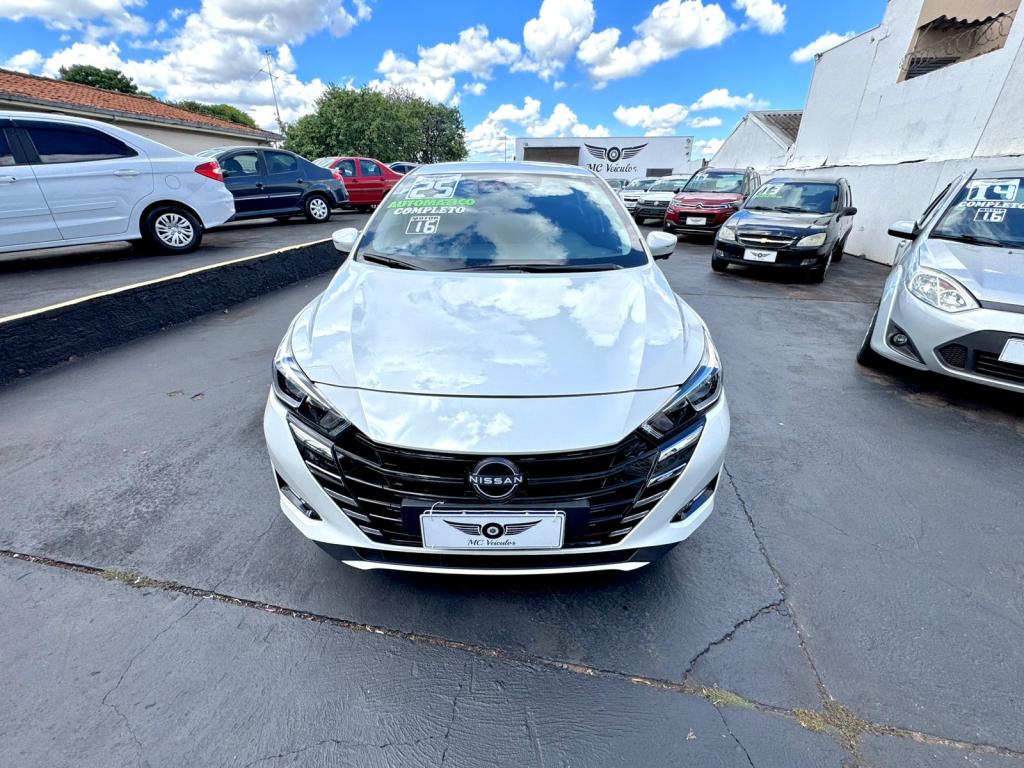 NISSAN Versa Sedan - Foto