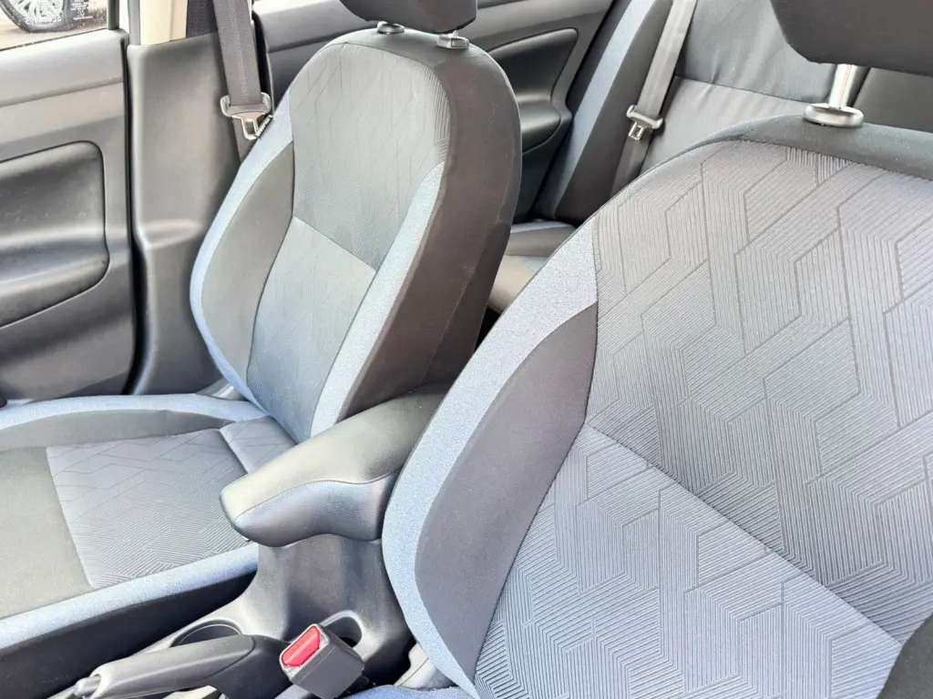 NISSAN Versa Sedan - Foto