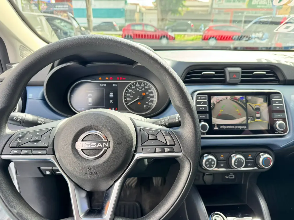 NISSAN Versa Sedan - Foto