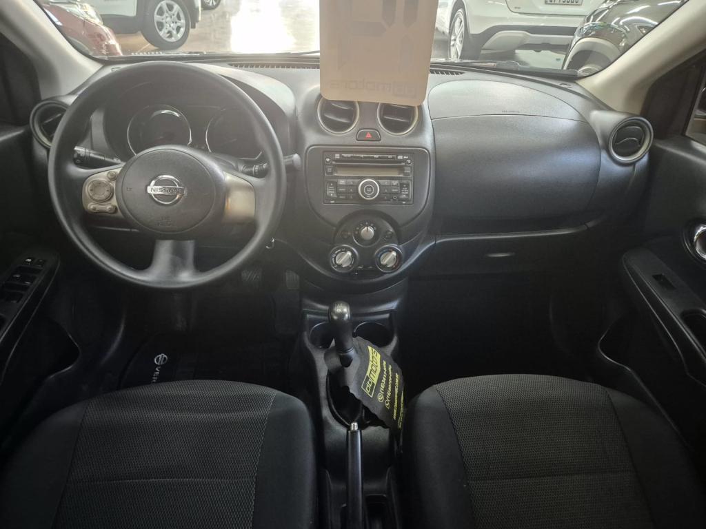 NISSAN Versa Sedan - Foto