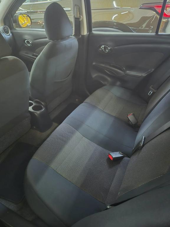 NISSAN Versa Sedan - Foto