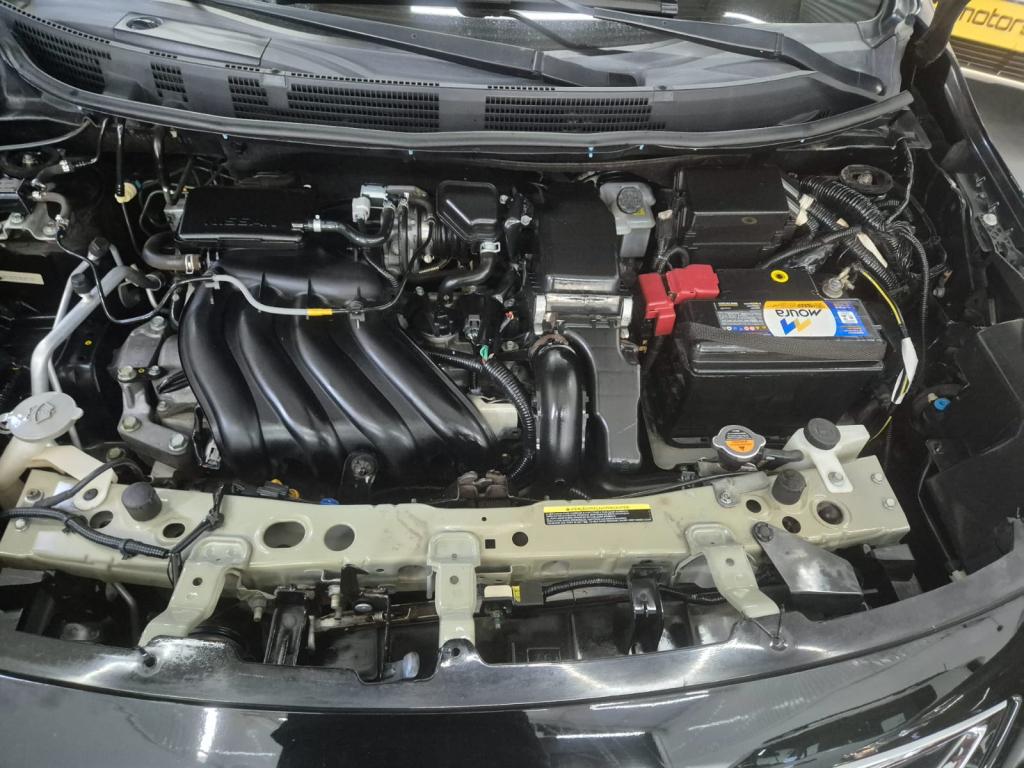 NISSAN Versa Sedan - Foto