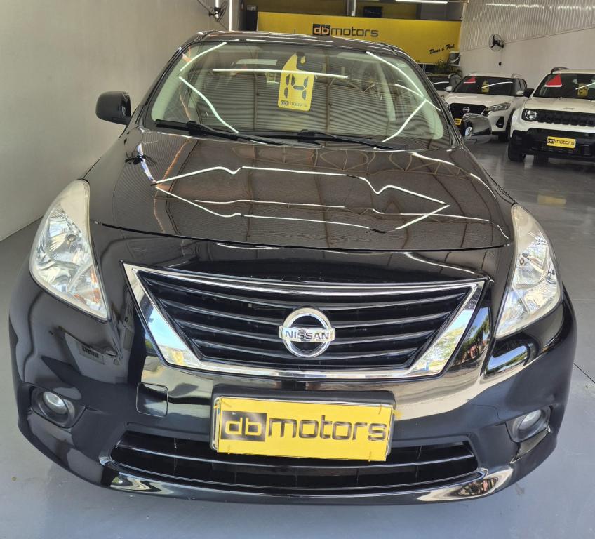 NISSAN Versa Sedan - Foto