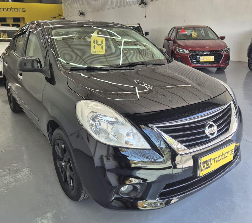 NISSAN Versa Sedan - Foto