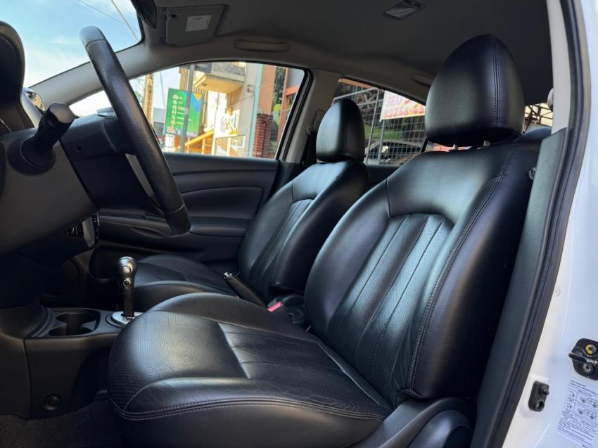 NISSAN Versa Sedan - Foto