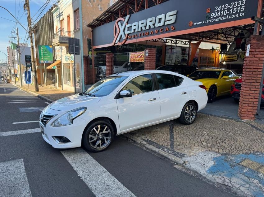 NISSAN Versa Sedan - Foto