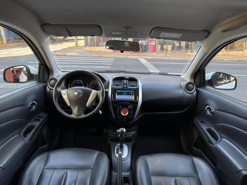 NISSAN Versa Sedan - Foto