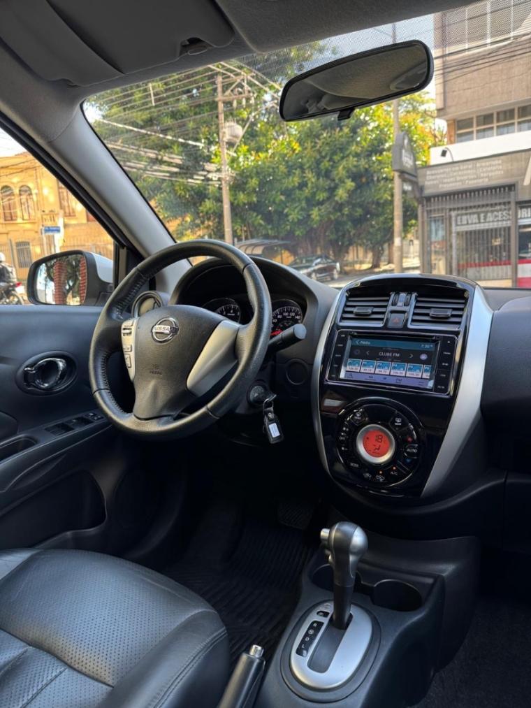 NISSAN Versa Sedan - Foto