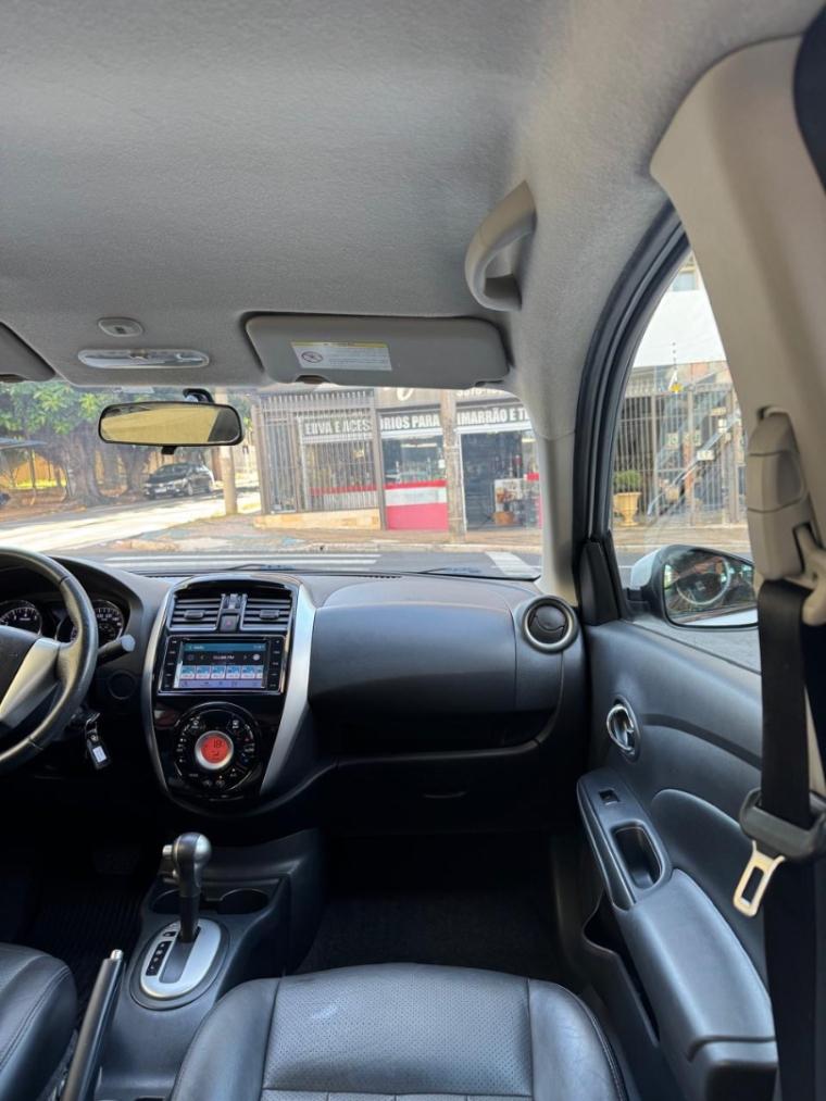 NISSAN Versa Sedan - Foto