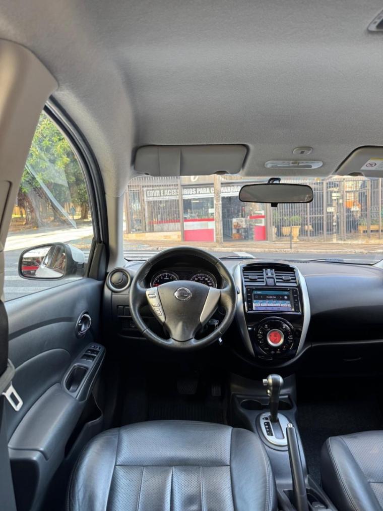 NISSAN Versa Sedan - Foto