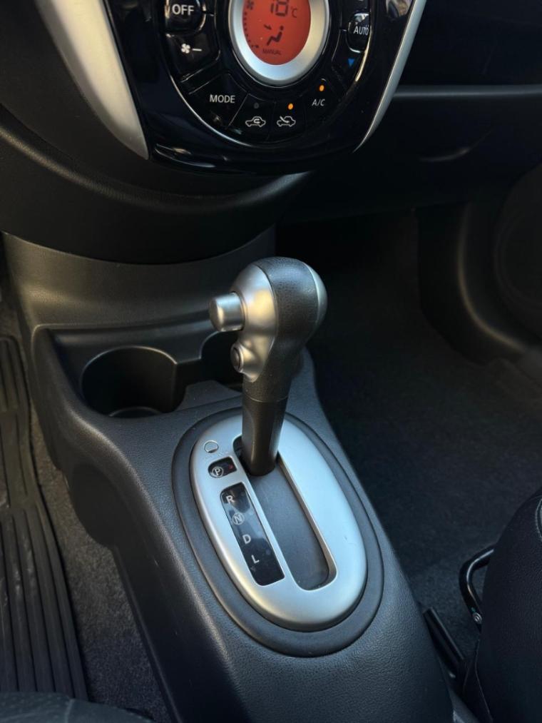 NISSAN Versa Sedan - Foto