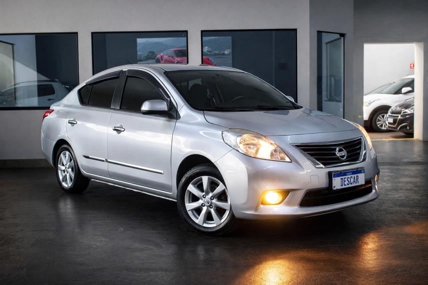NISSAN Versa Sedan