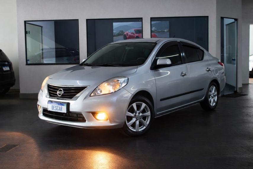 NISSAN Versa Sedan - Foto