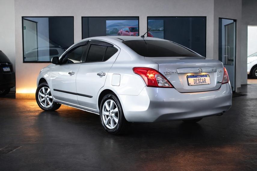 NISSAN Versa Sedan - Foto