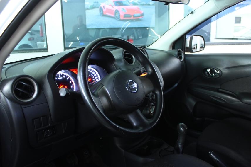 NISSAN Versa Sedan - Foto