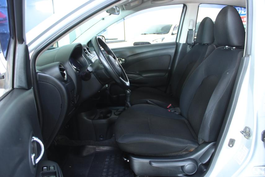 NISSAN Versa Sedan - Foto