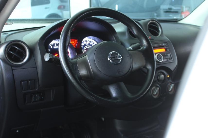 NISSAN Versa Sedan - Foto