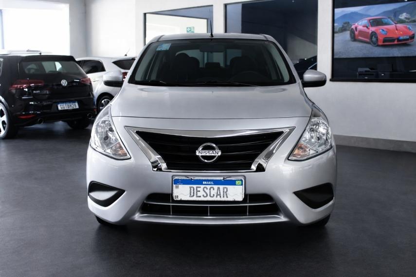 NISSAN Versa Sedan - Foto