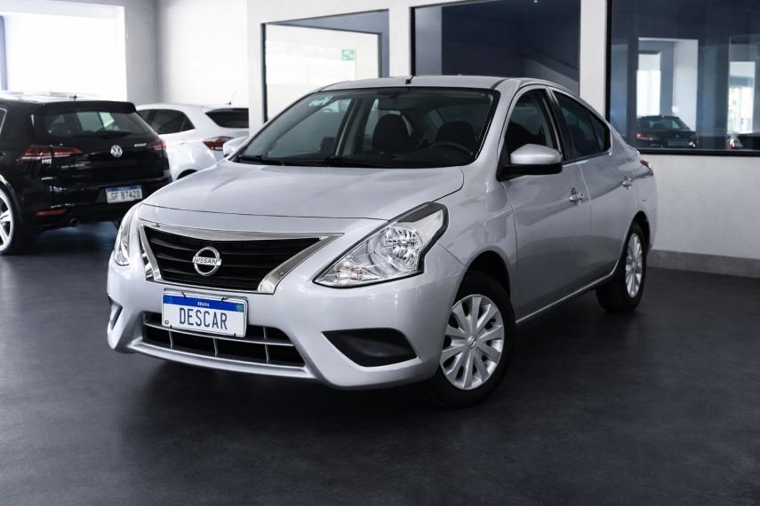 NISSAN Versa Sedan - Foto
