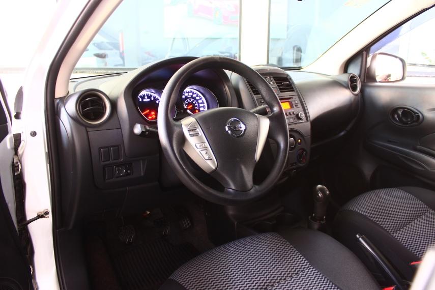 NISSAN Versa Sedan - Foto