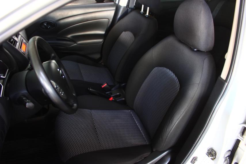 NISSAN Versa Sedan - Foto