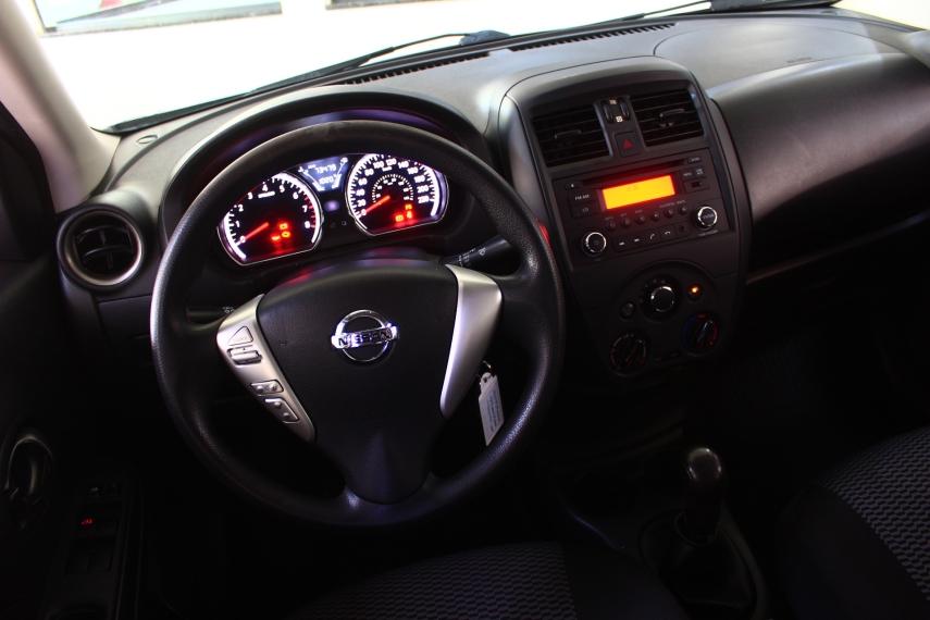 NISSAN Versa Sedan - Foto