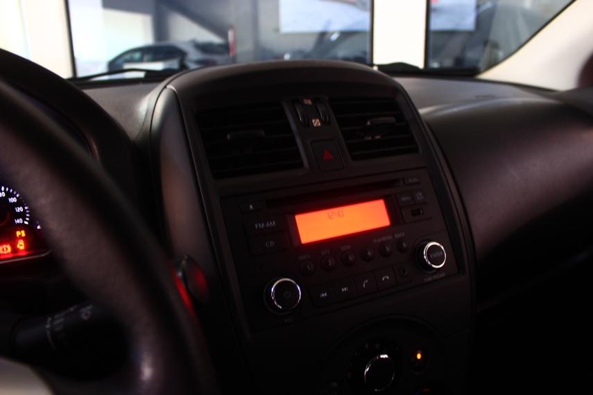 NISSAN Versa Sedan - Foto