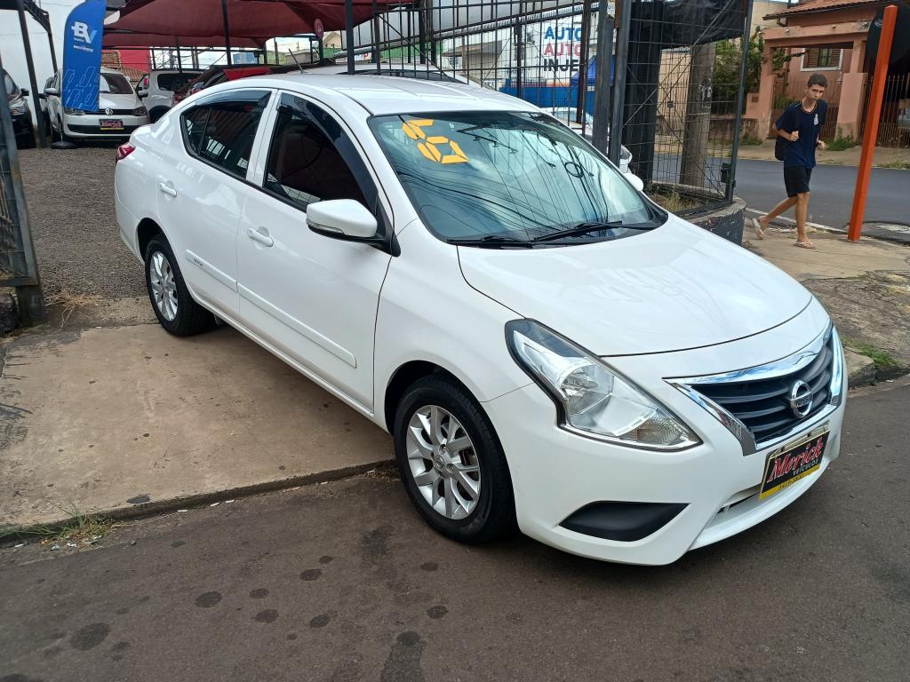 NISSAN Versa Sedan - Foto