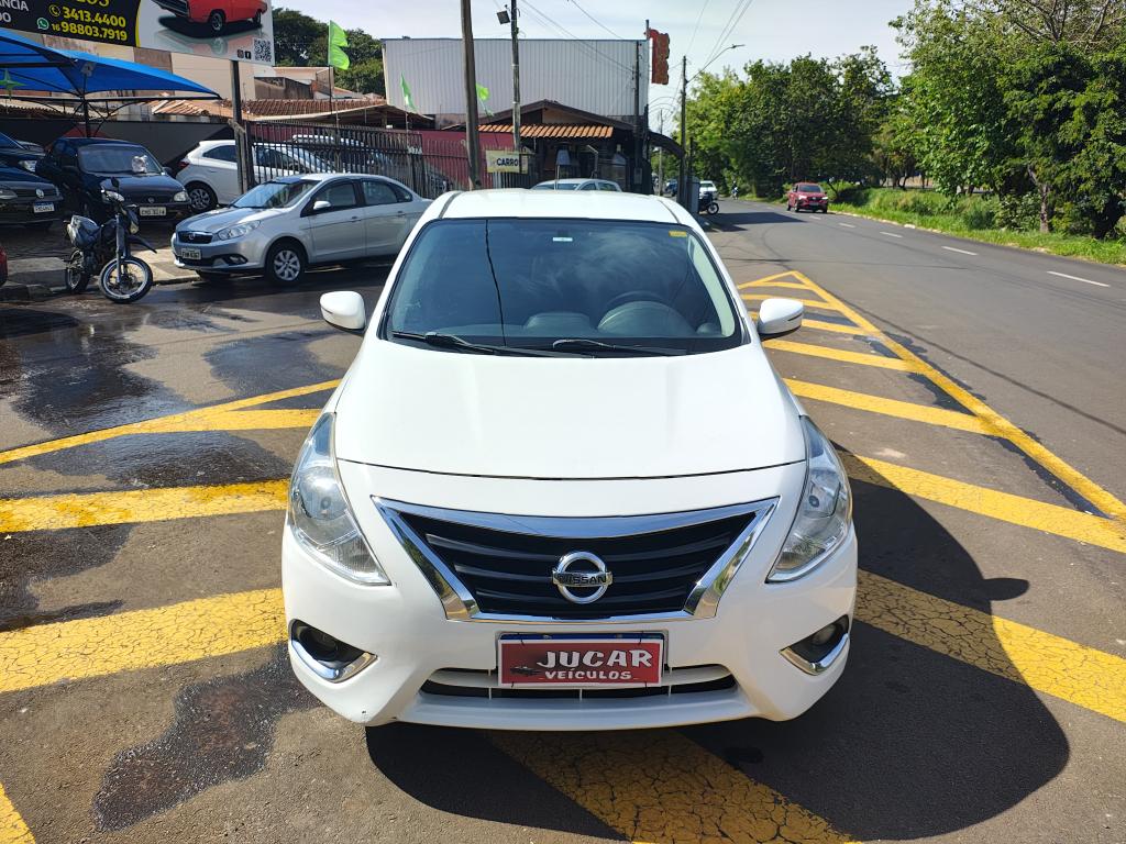 NISSAN Versa Sedan - Foto