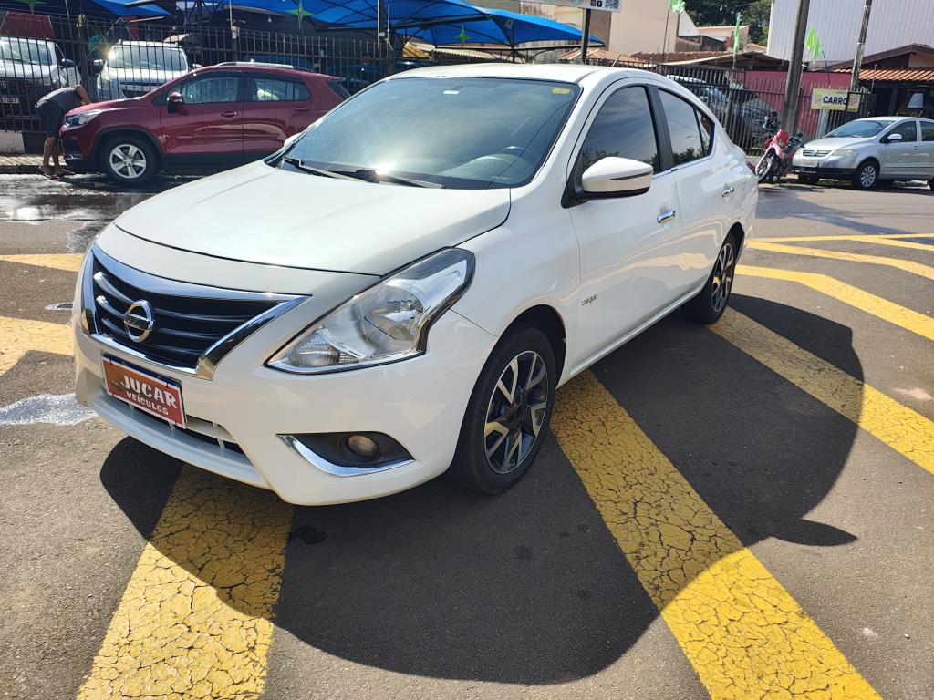NISSAN Versa Sedan - Foto