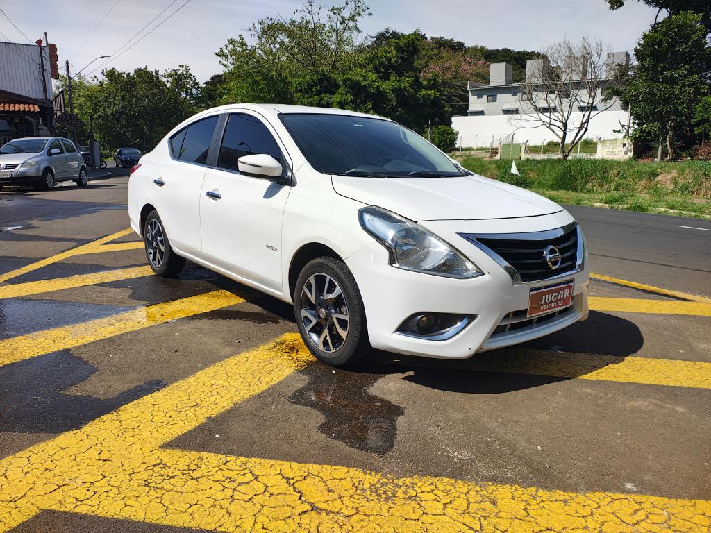 NISSAN Versa Sedan - Foto