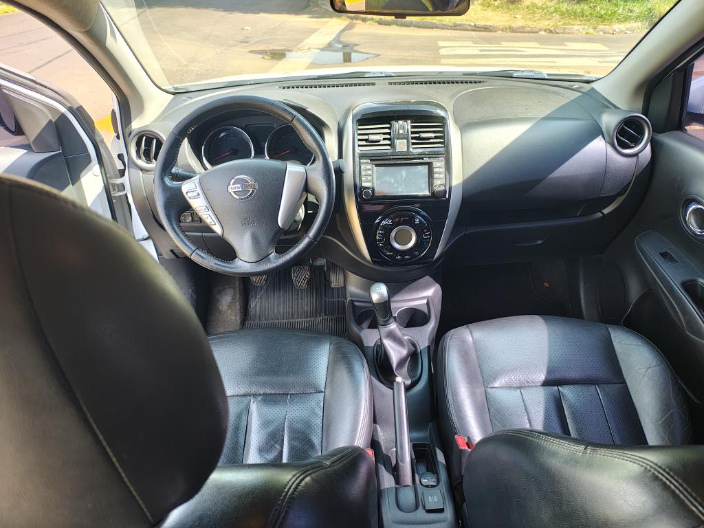 NISSAN Versa Sedan - Foto
