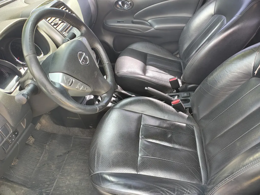 NISSAN Versa Sedan - Foto