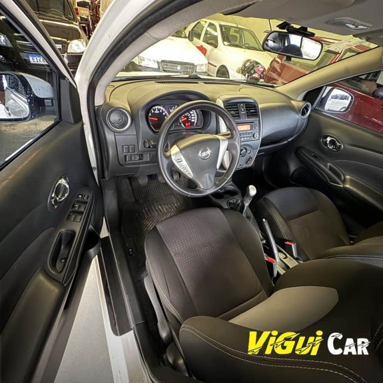 NISSAN Versa Sedan - Foto
