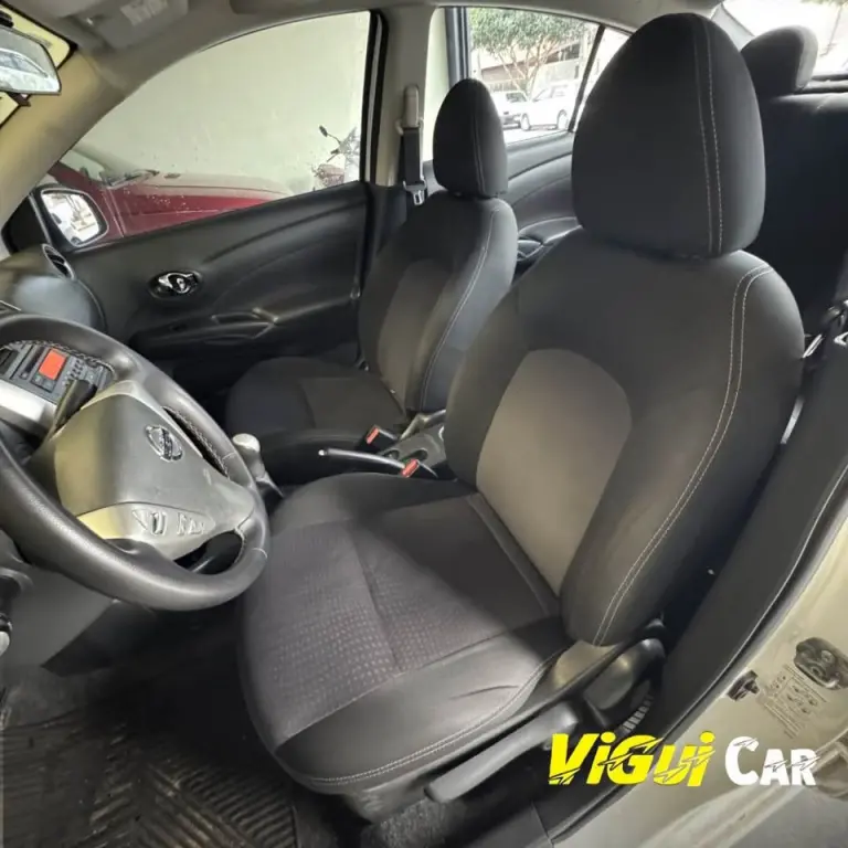 NISSAN Versa Sedan - Foto