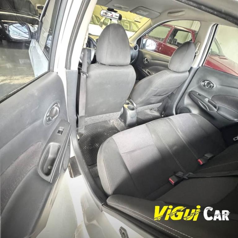 NISSAN Versa Sedan - Foto