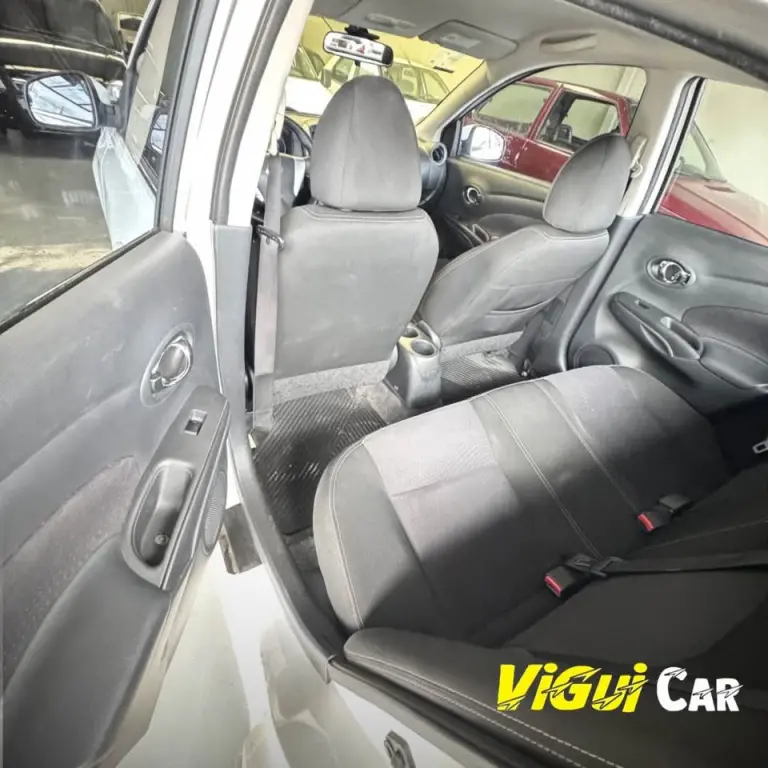 NISSAN Versa Sedan - Foto
