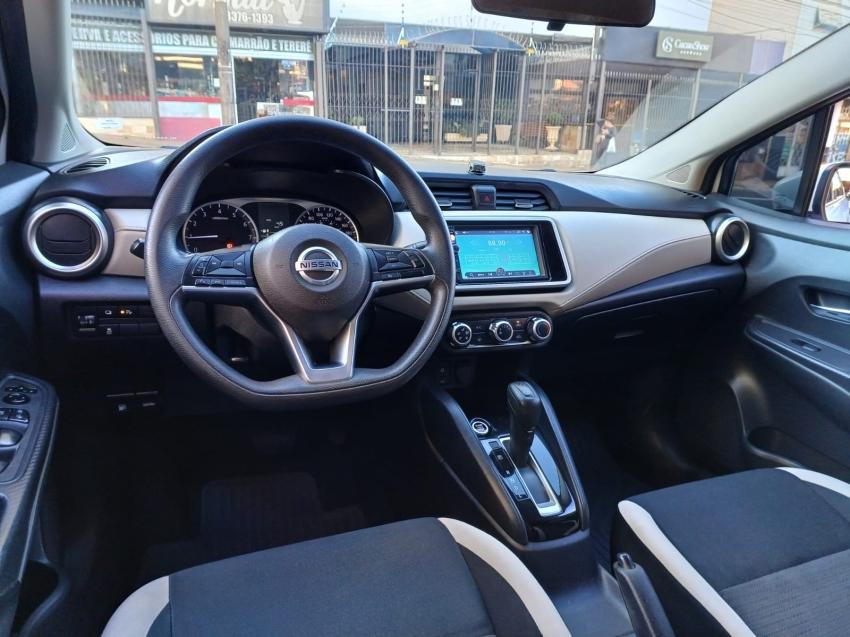 NISSAN Versa Sedan - Foto