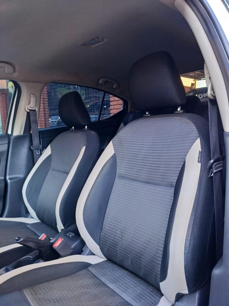 NISSAN Versa Sedan - Foto