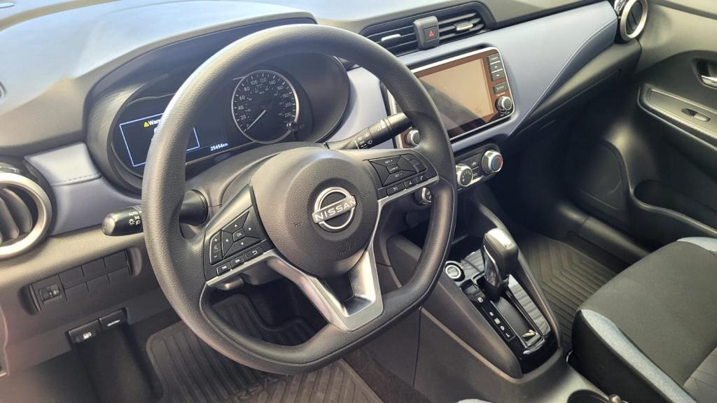 NISSAN Versa Sedan - Foto