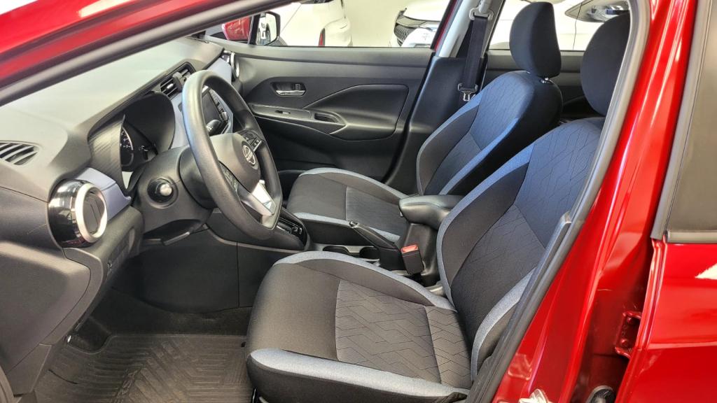 NISSAN Versa Sedan - Foto
