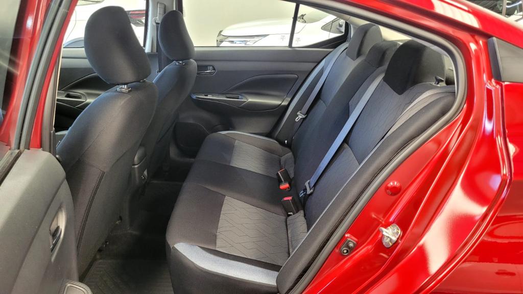 NISSAN Versa Sedan - Foto