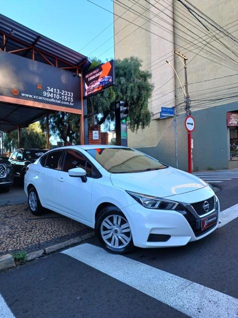 NISSAN Versa Sedan - Foto