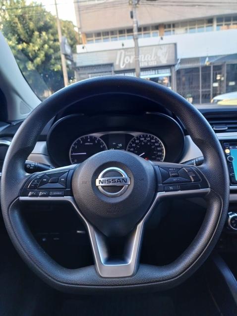 NISSAN Versa Sedan - Foto