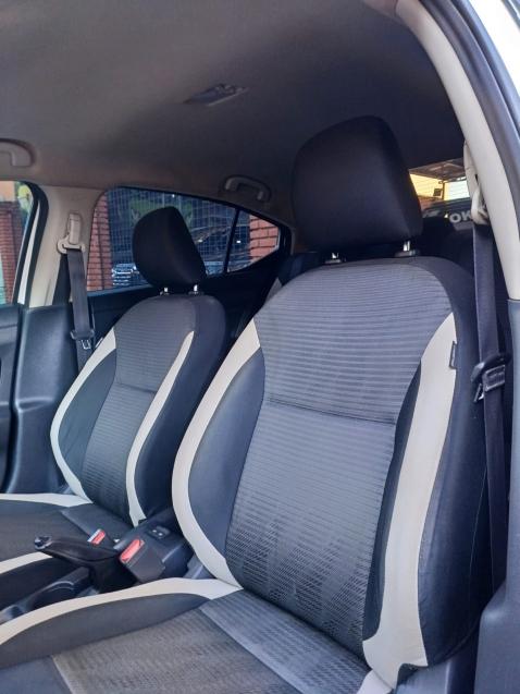 NISSAN Versa Sedan - Foto