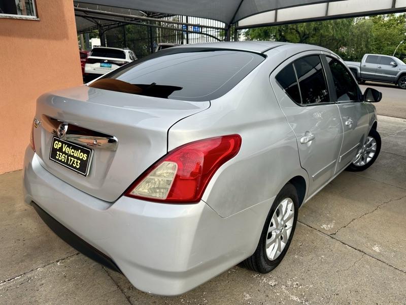 NISSAN Versa Sedan - Foto