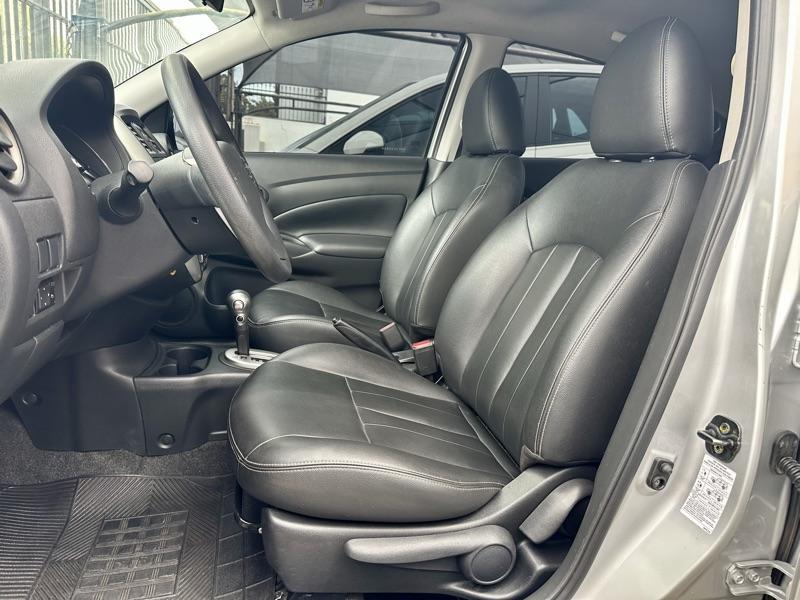 NISSAN Versa Sedan - Foto